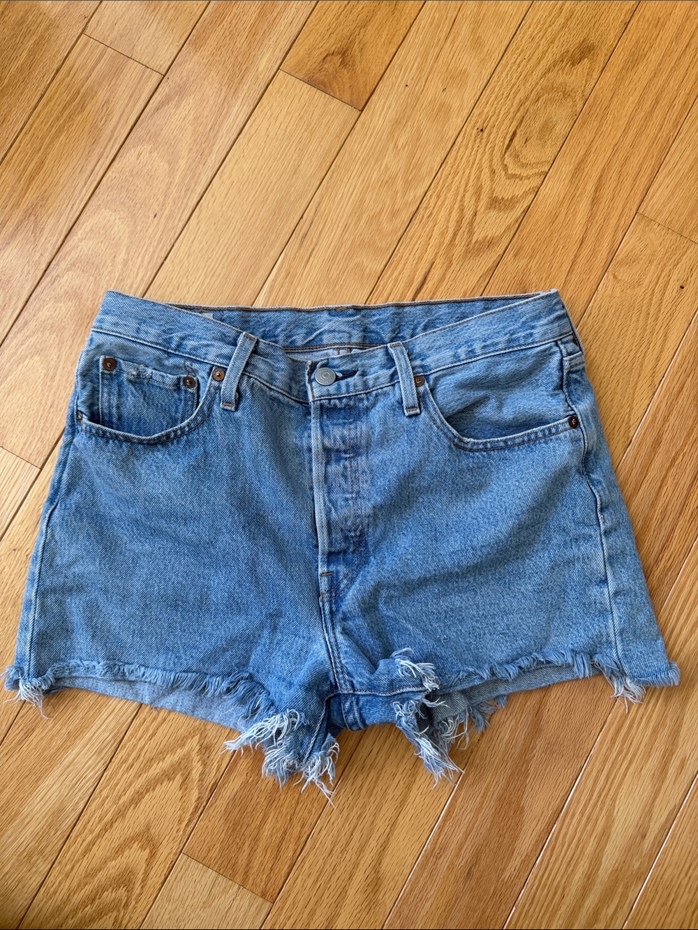 Levi’s Med Blue High-Rise Frayed Hem Denim Shorts - Red tab with capital E